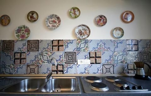 Coffee/tea maker, electric kettle