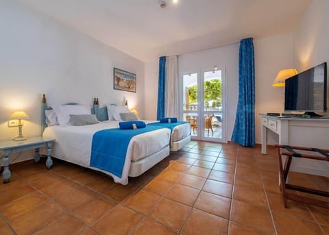 Double Room | In-room safe, desk, free WiFi, bed sheets