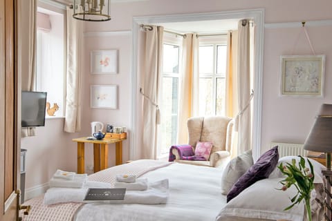 Double Room, Private Bathroom (The Dray) | 1 bedroom, iron/ironing board, free WiFi