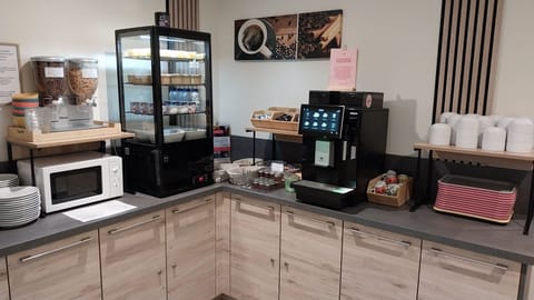 Daily buffet breakfast (EUR 9.60 per person)