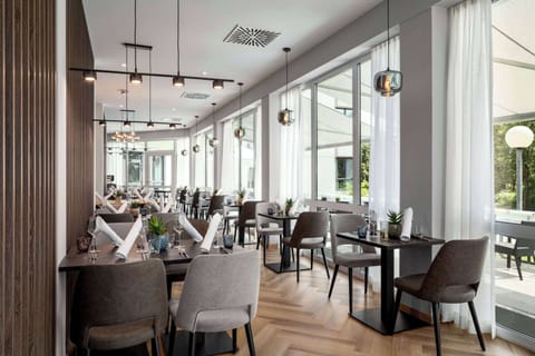 Breakfast, lunch and dinner served