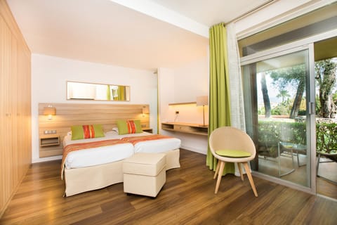 In-room safe, desk, blackout drapes, soundproofing