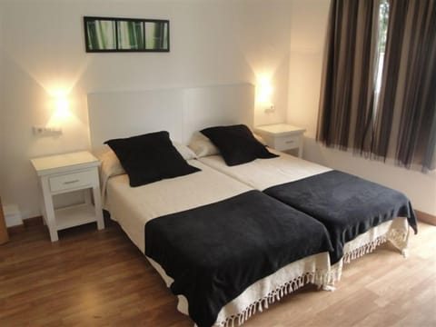 Soundproofing, cribs/infant beds, rollaway beds, free WiFi