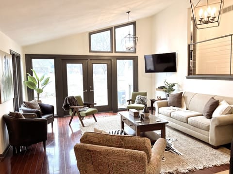 6/13 "Very well decorated modern home near lake. We enjoyed our stay!" Zish