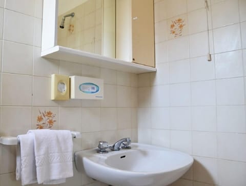 Double Room | Bathroom | Shower, bidet, towels