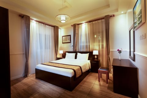 Egyptian cotton sheets, premium bedding, down comforters, pillowtop beds