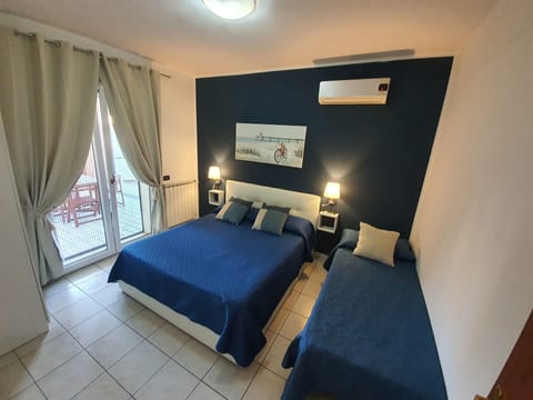 Deluxe Quadruple Room | Blackout drapes, iron/ironing board, free WiFi, bed sheets