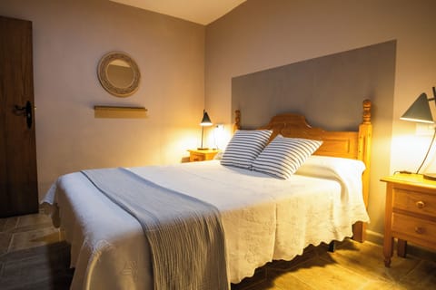 Comfort Double Room | Memory foam beds, desk, WiFi (free)