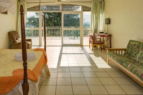 Double Room | Desk, free WiFi, bed sheets
