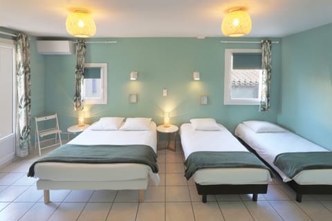 Quadruple Room | Desk, soundproofing, iron/ironing board, free WiFi