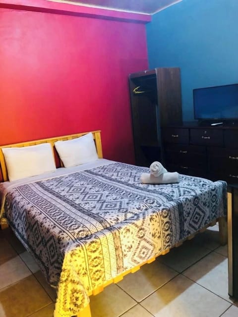 Room, 1 Queen Bed | Iron/ironing board (on request), WiFi (free), bed sheets