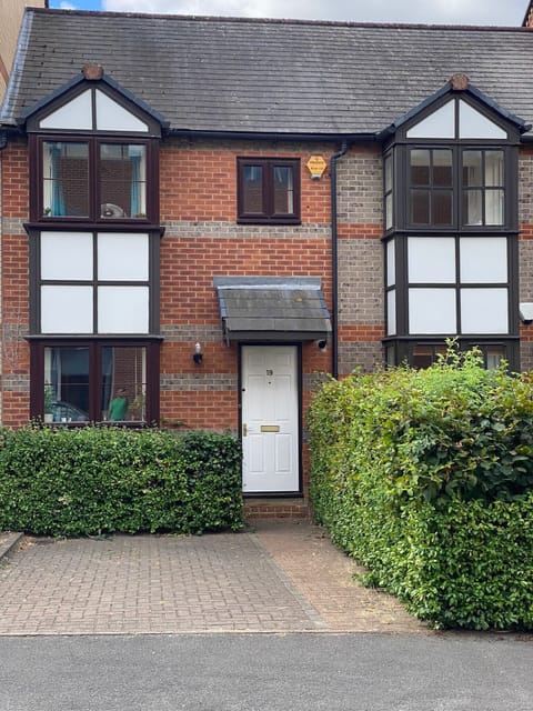 Private drive for 1 x car plus permit for free parking of second car on estate