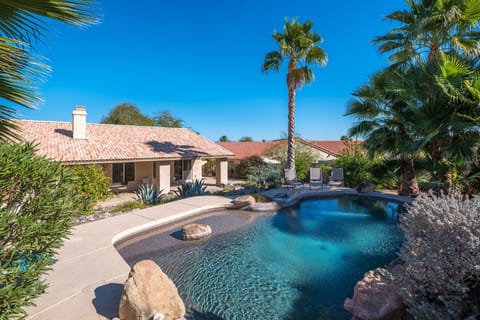 Paradise in your back yard ,relax exhale,complete privacy!

