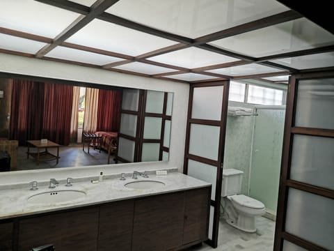 Superior Room | Bathroom | Shower, rainfall showerhead, hair dryer, towels