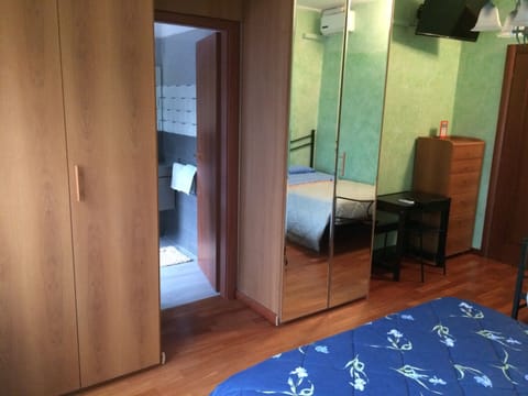 Triple Room, 1 Bedroom, Private Bathroom | Desk, free WiFi, bed sheets