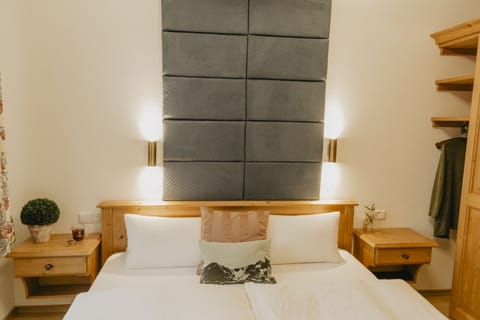 Condo | Hypo-allergenic bedding, desk, free WiFi, bed sheets