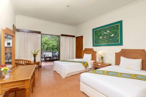 Minibar, desk, soundproofing, rollaway beds