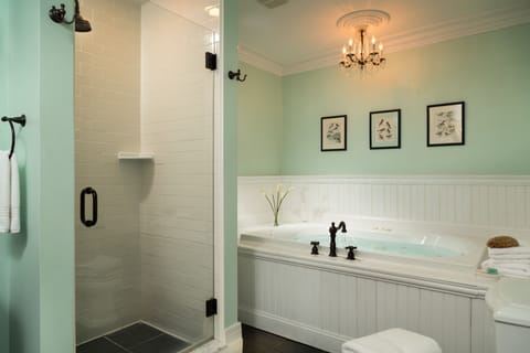 Deluxe King Room, Sitting Area, Private Bathroom, Jetted Tub, RM-1 | Bathroom | Combined shower/tub, free toiletries, hair dryer, bathrobes