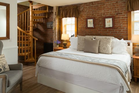 Deluxe Cottage, King Bedroom plus Loft, Sitting Area, Private Bathroom, RM-8 | Premium bedding, individually decorated, individually furnished