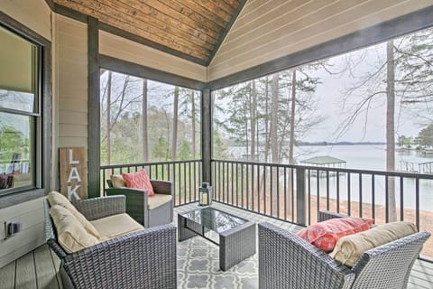 Seneca Vacation Rental | 5BR | 5BA | 4,800 Sq Ft | Small Steps Required