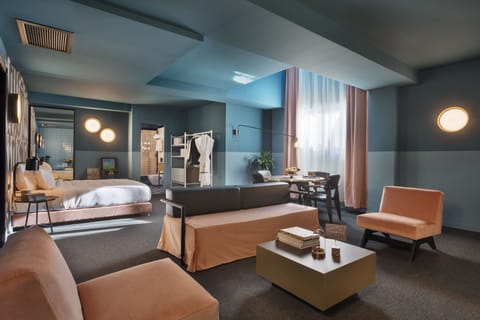 Executive Room, 1 Bedroom | Living area | Smart TV