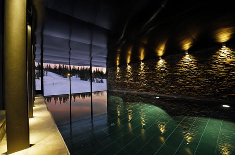 2 indoor pools, outdoor pool