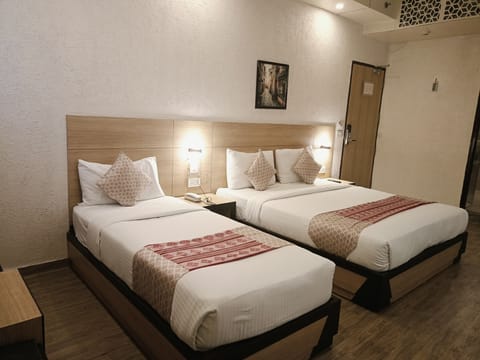 Family Suite | In-room safe, desk, soundproofing, iron/ironing board
