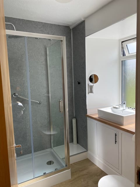 Standard Double Room, Ensuite (Summer) | Bathroom