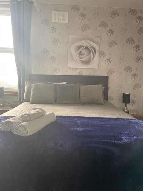 Premium bedding, iron/ironing board, free WiFi, bed sheets