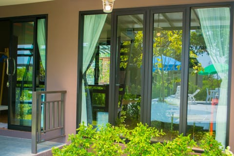 Deluxe Double Room | Minibar, blackout drapes, WiFi (free), bed sheets