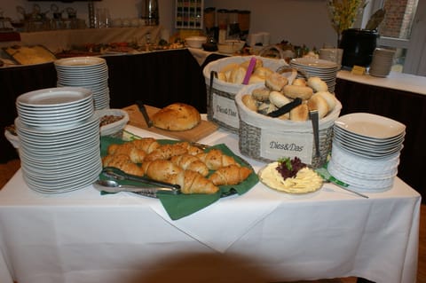 Daily buffet breakfast for a fee