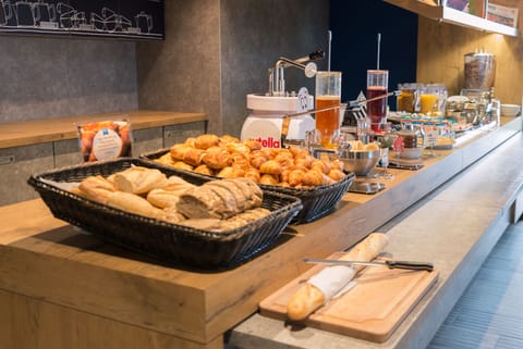 Daily buffet breakfast (EUR 9.50 per person)