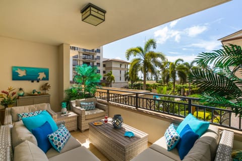 Relax on the lanai soaking in the views or have amazing converstions in comfort