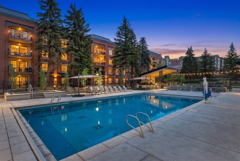 Luxurious Heat Pool 
