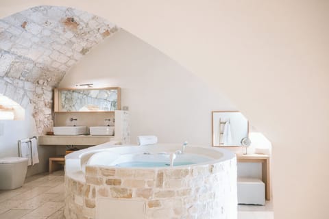 Suite Master | Bathroom | Designer toiletries, hair dryer, bathrobes, slippers