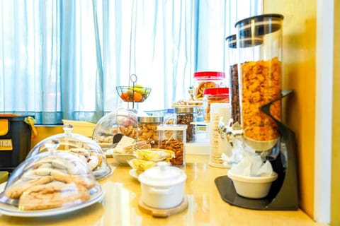 Free daily continental breakfast