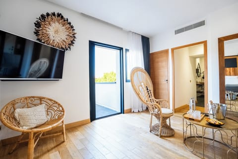 Luxury Suite | Living area | Flat-screen TV