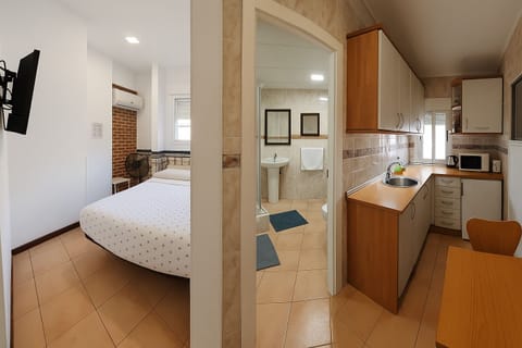Double Room | Iron/ironing board, free WiFi, bed sheets