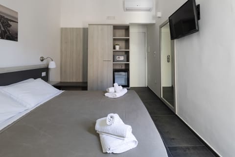 Superior Double or Twin Room, 1 Bedroom | Minibar, in-room safe, desk, cribs/infant beds