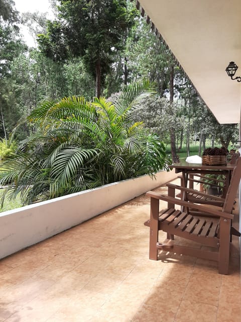 Family Suite | Minibar, free cribs/infant beds, free WiFi