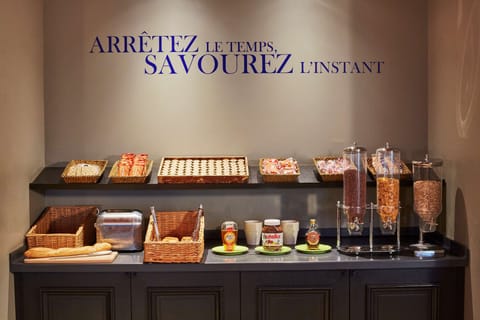 Daily continental breakfast (EUR 15.90 per person)