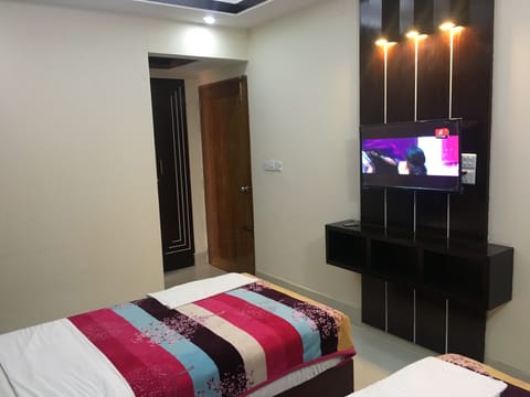 Classic Double or Twin Room, 1 Bedroom, Accessible, City View | Premium bedding, desk, iron/ironing board, wheelchair access