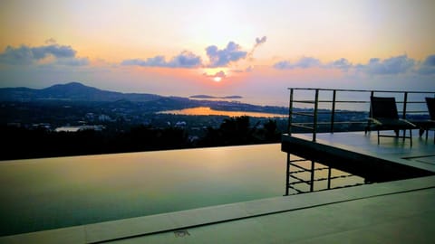 Outdoor pool, an infinity pool