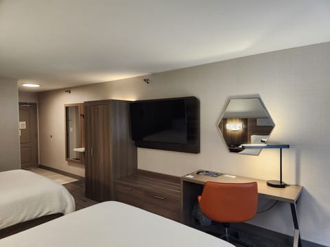 Premium bedding, in-room safe, desk, iron/ironing board