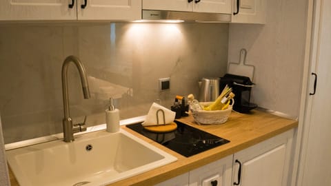 Standard Double Room | Private kitchen | Fridge, stovetop, espresso maker, coffee/tea maker