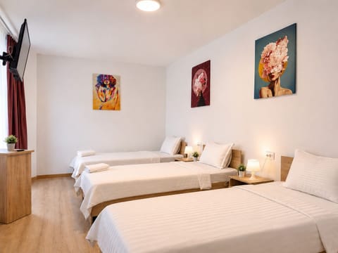Triple Room, Shared Bathroom | Desk, soundproofing, cribs (free), WiFi (free)