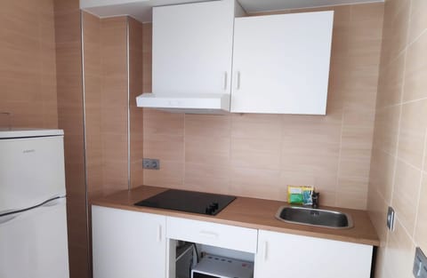 Full-size fridge, microwave, stovetop, cookware/dishes/utensils