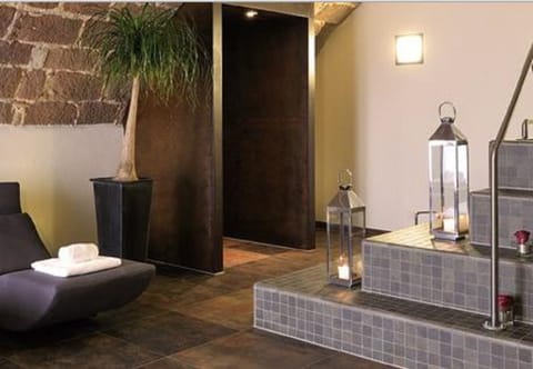 Steam room 