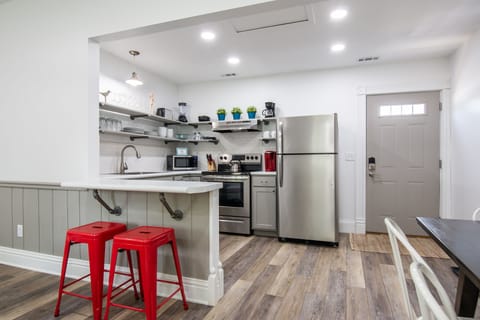 Bar area between the kitchen and great room