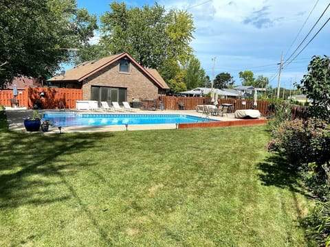 Side view along North Shore Blvd.  Check Description for dates pool is open.
